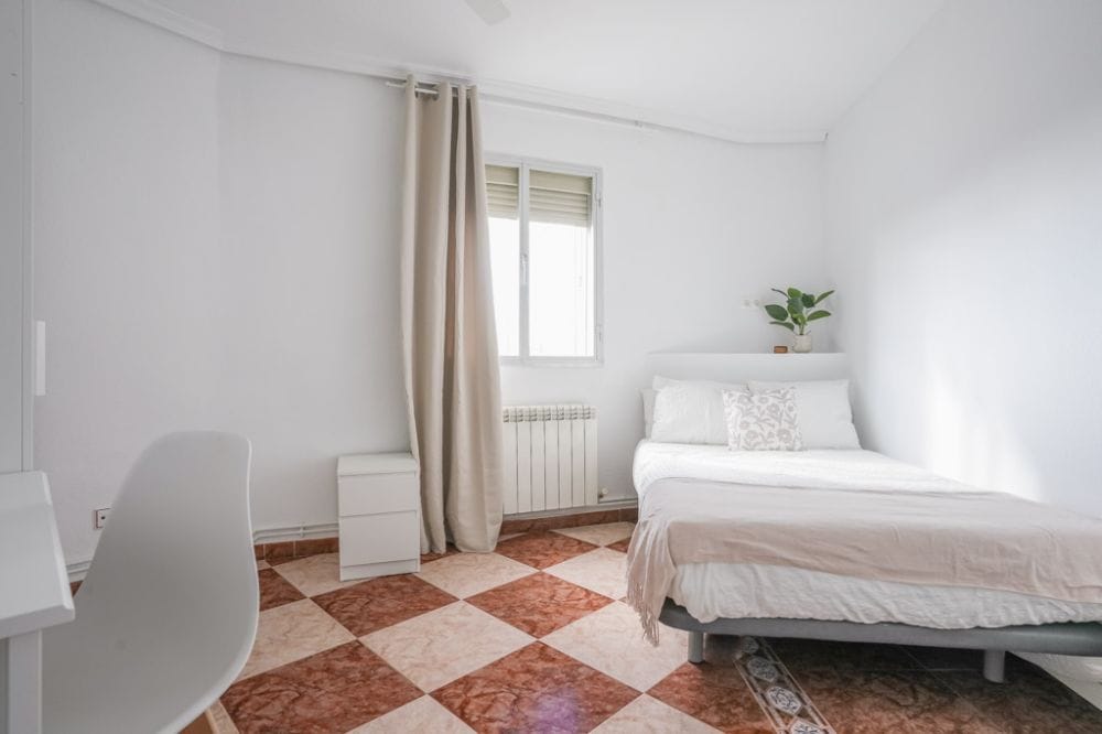 Habitación amplia en Puerto de Almansa