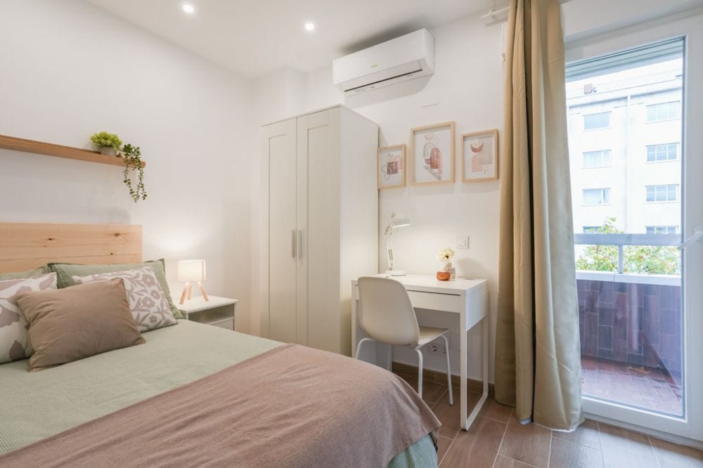 Room with private terrace in Plaza España