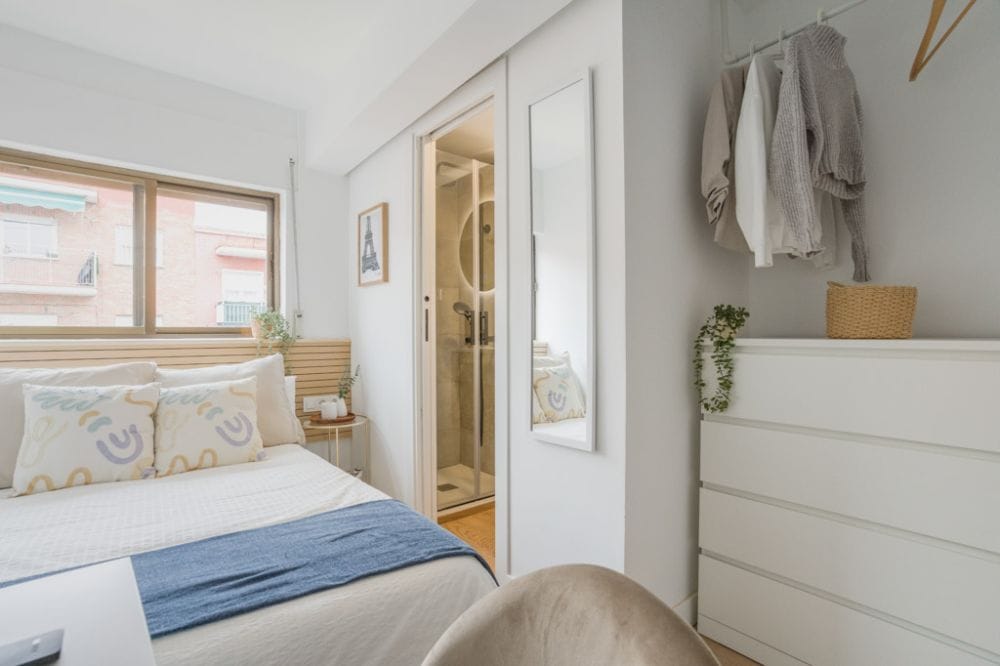 Charming room with private bathroom located in Carabanchel