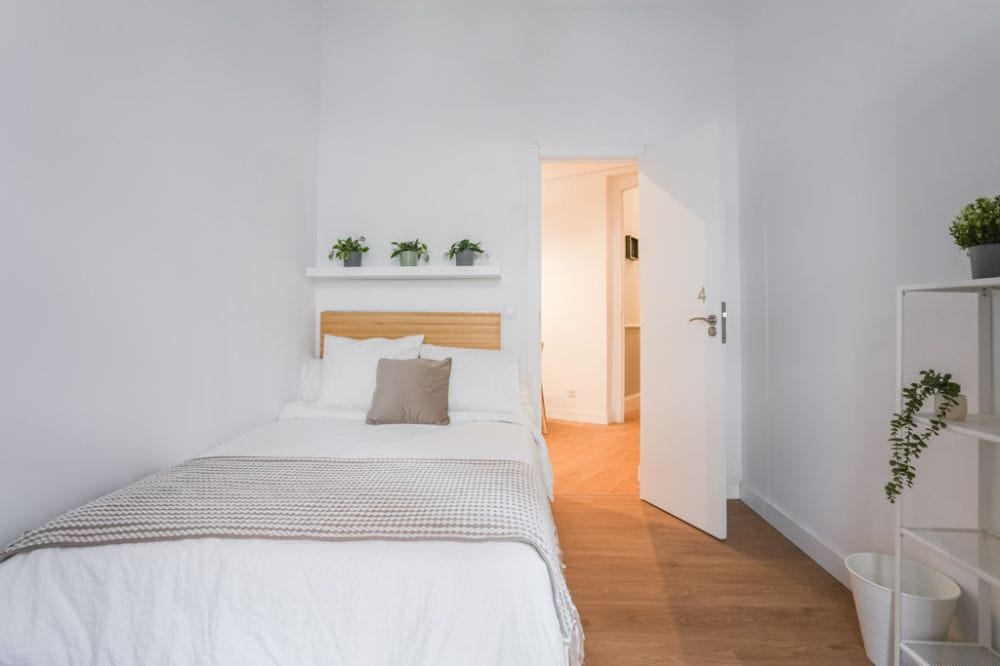 Double room with private balcony in Ventura Rodriguez