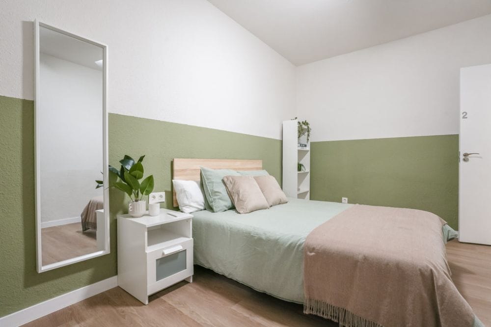 Room with double bed in Chamberí