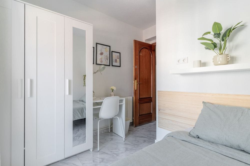 Bright room in Avenida San Luis