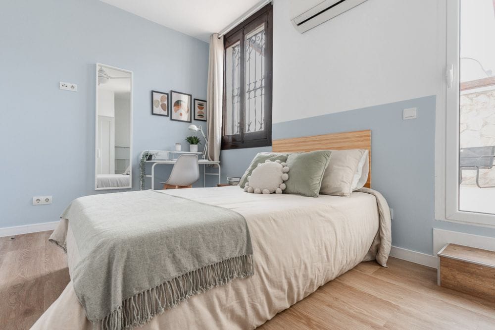 Room with terrace and private bathroom in Callao