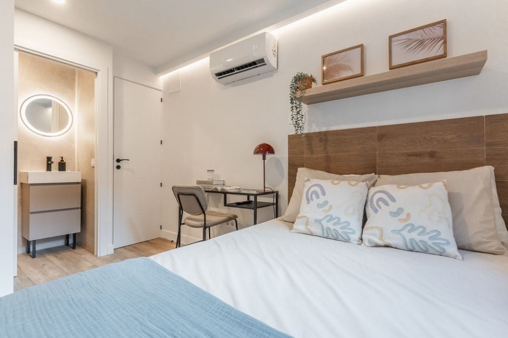 Double en-suite room in Madrid Río