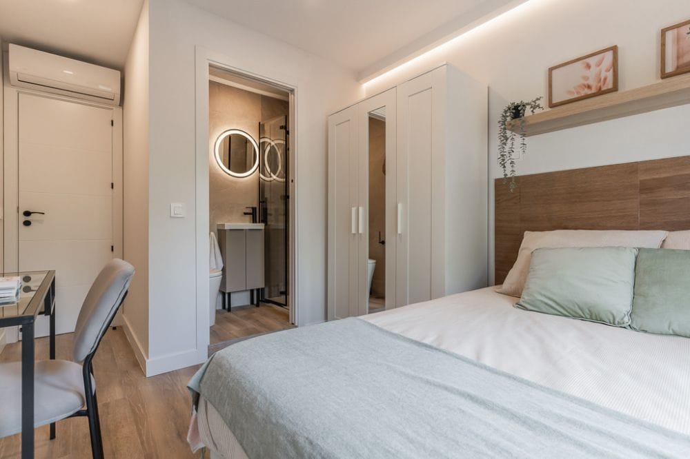 Spacious double en-suite room in Madrid