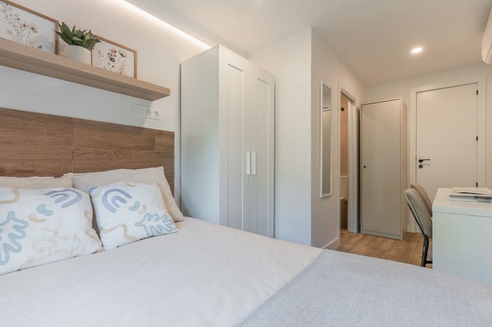 Private room with bathroom in Urgel