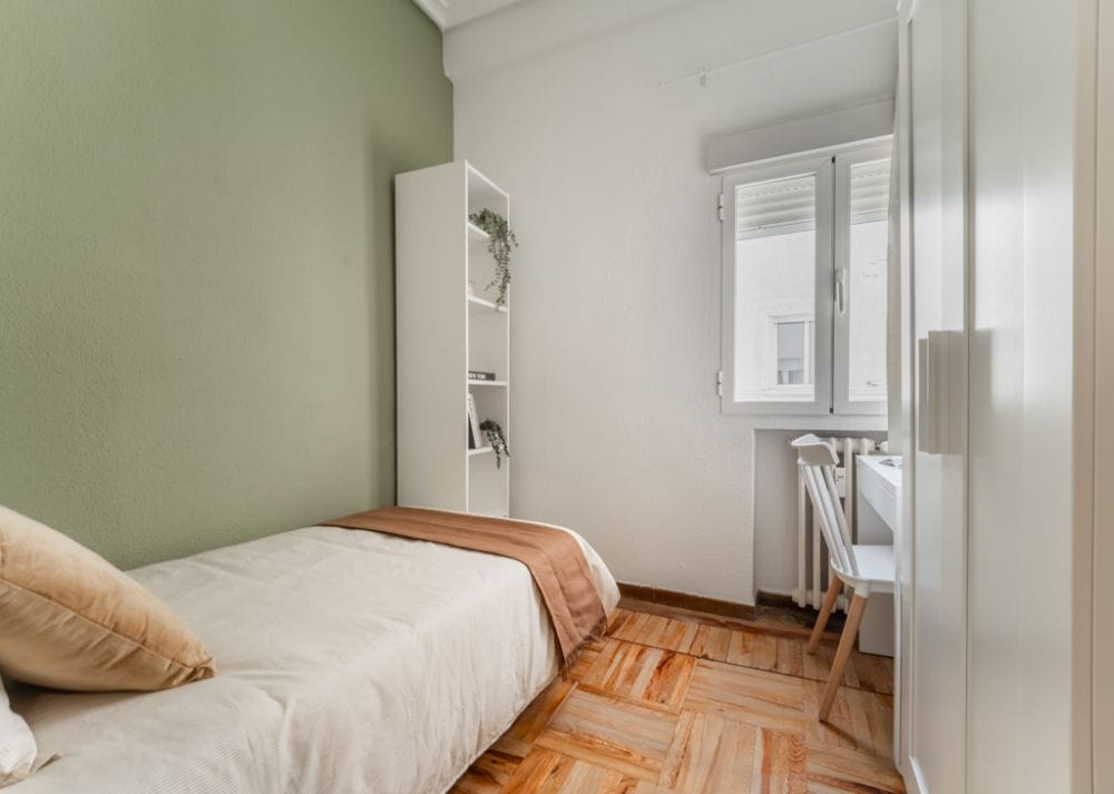 Comfortable room in Atocha