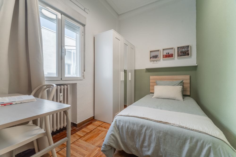 Cozy room in Atocha