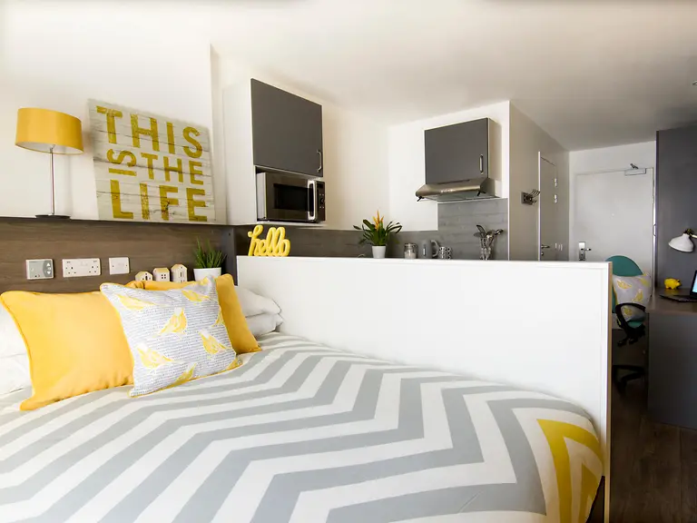 Premium Studio Unit 5