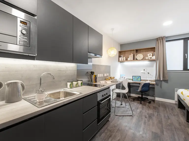 Studio Unit 5