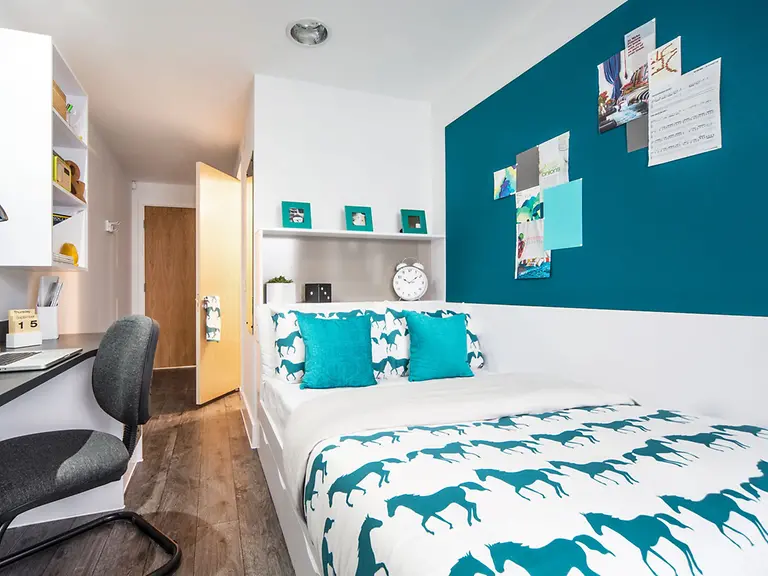 Deluxe Ensuite Unit 5