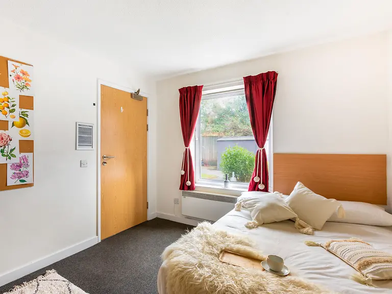 Classic Room - 4 Bed Shared House Unit 4