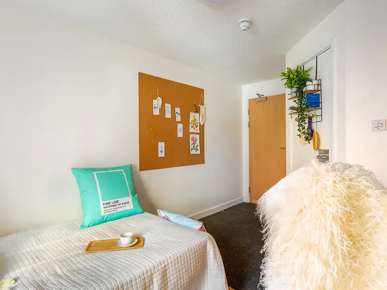Standard Ensuite Unit 5