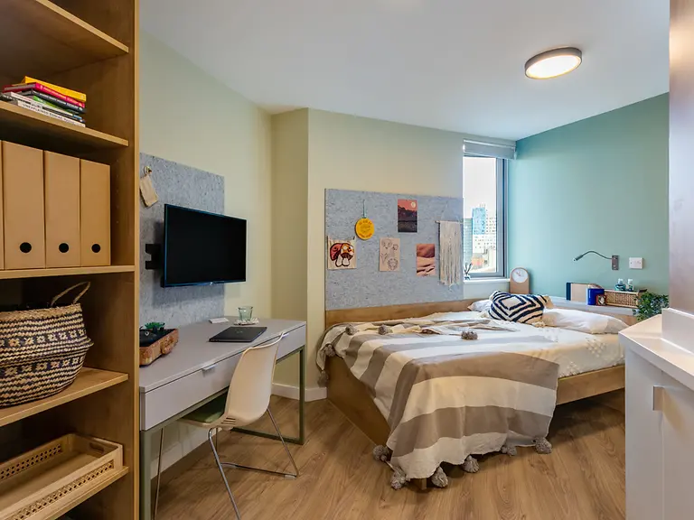 Large Studio Unit 5