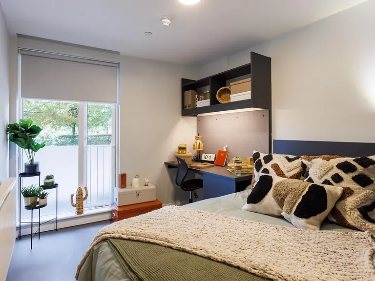 11 Bed Ensuite Plus Unit 11