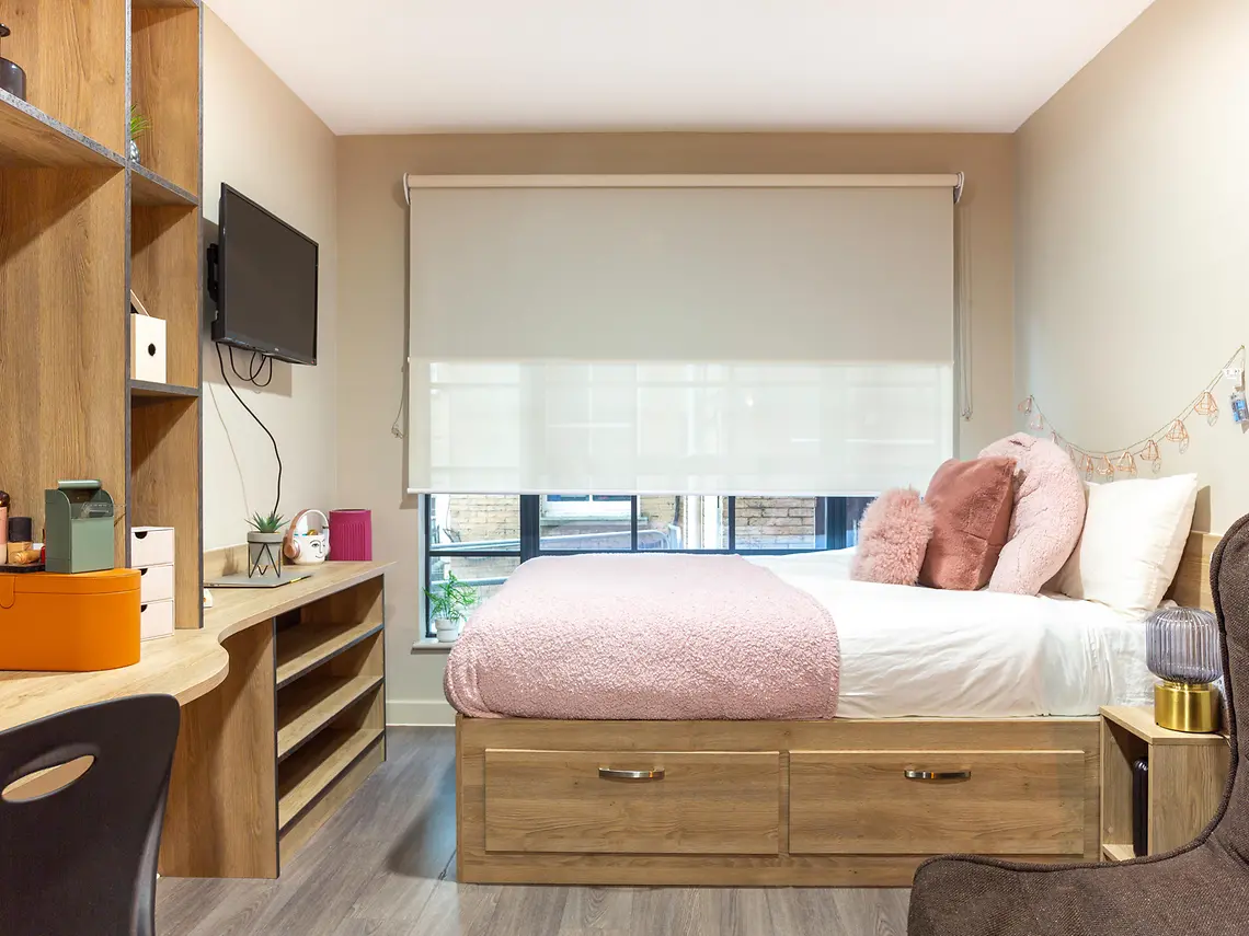 Large Studio Unit 5