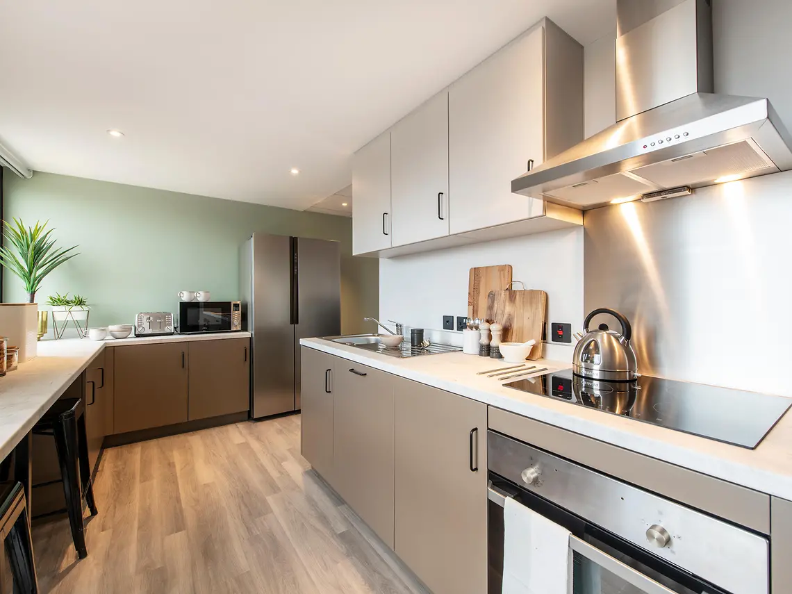 Ultra Premium 5 Bed Apartment Larger Room Unit 5