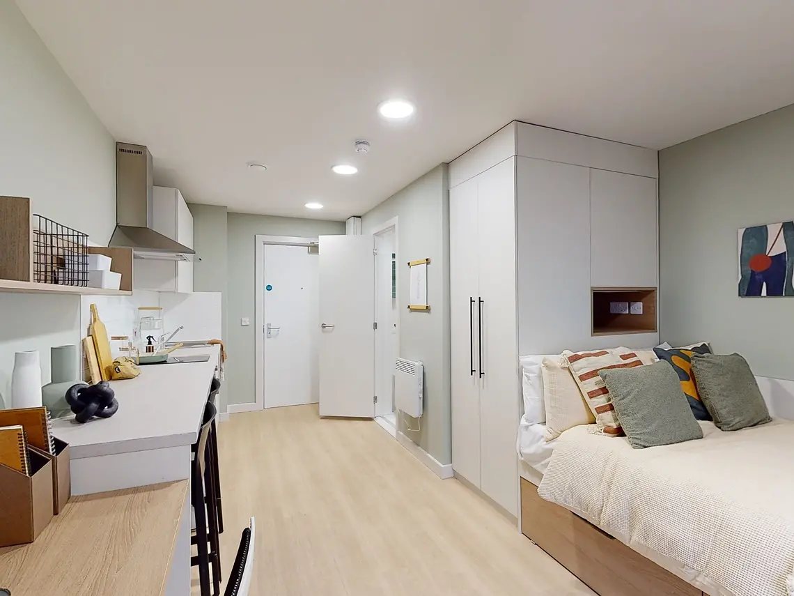 Premium Studio Unit 5
