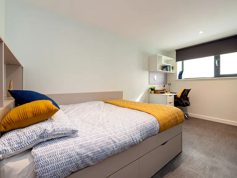 8 Bed Large En-Suite Unit 8