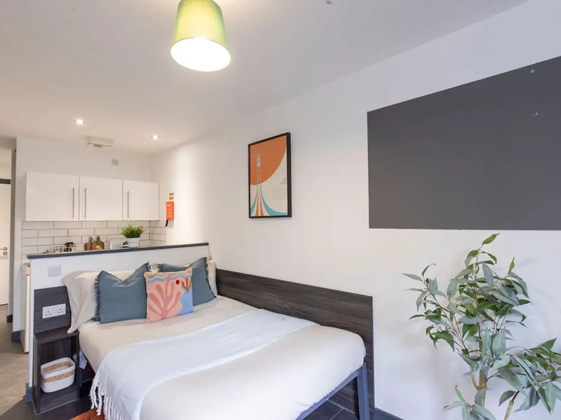 Premium Studio Unit 5