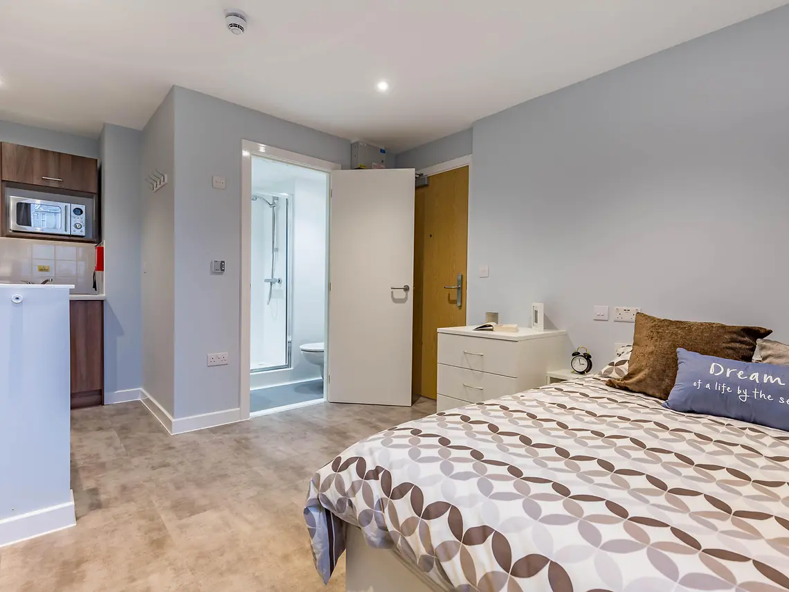 7 Bed Premium Studio Unit 7