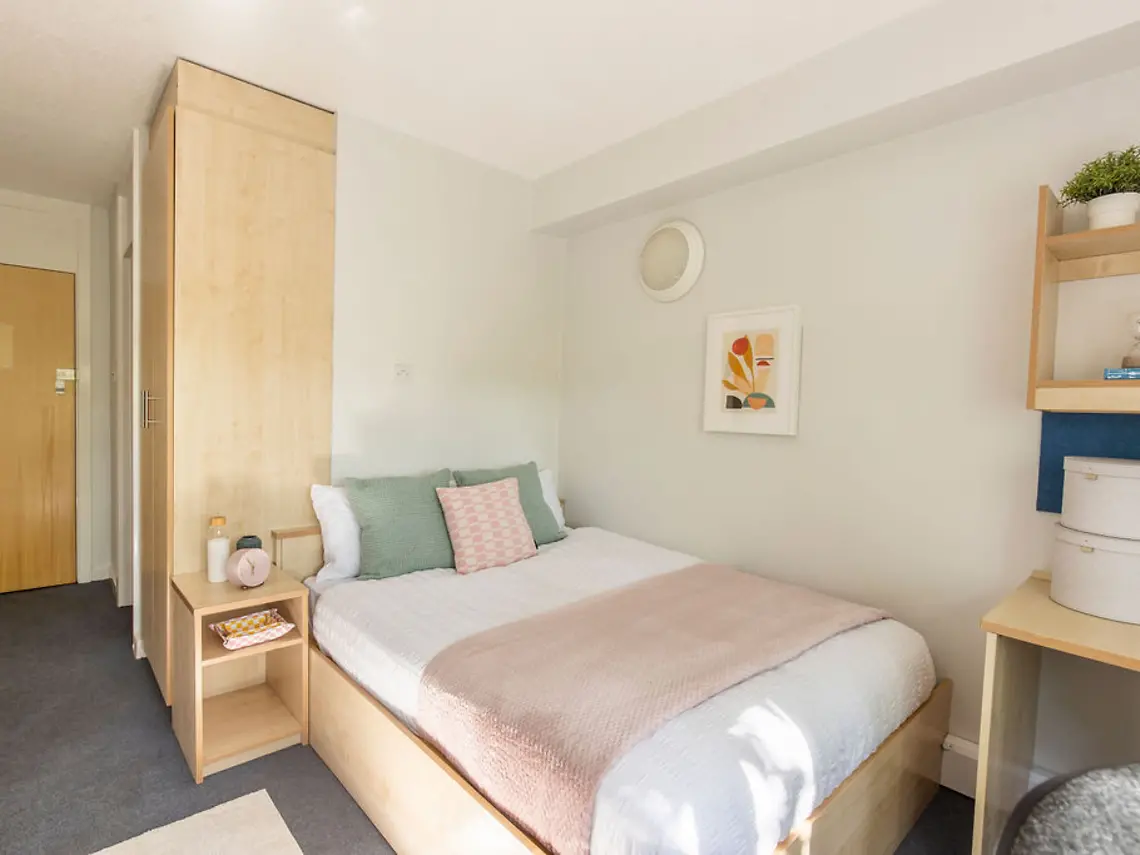 6 Bed Deluxe Ensuite Unit 6
