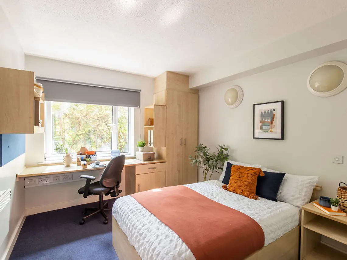 6 Bed Premium Ensuite Unit 6