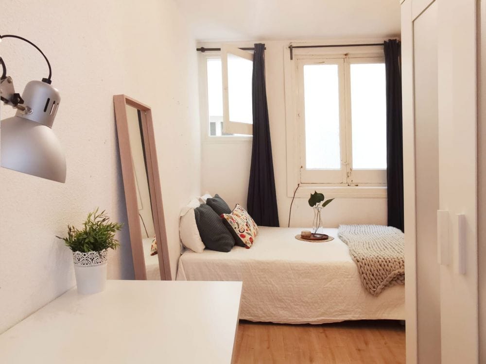 Warm room in Santa Catalina Street