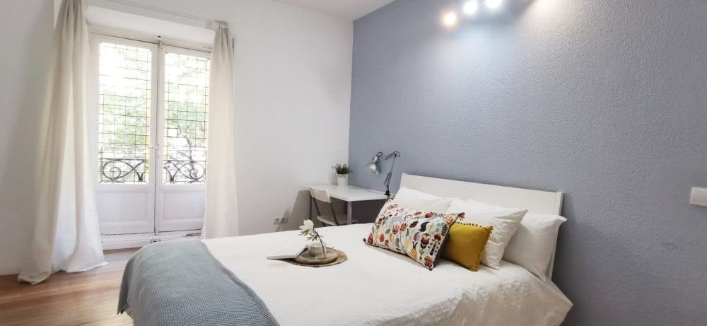 Large double room in Madrid