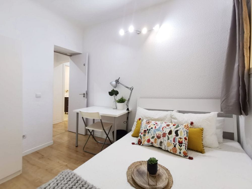 Great room in Madrid, in Santa Catalina Street