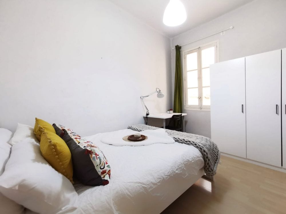 Nice double room in Fernández de los Ríos