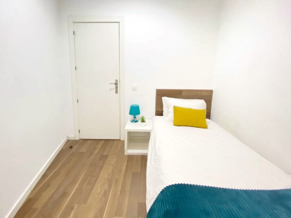 Charming room in Valencia Street