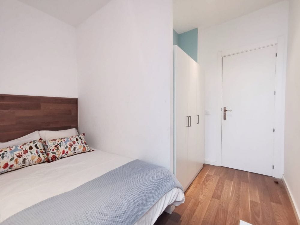 Lovely double room in Valencia Street