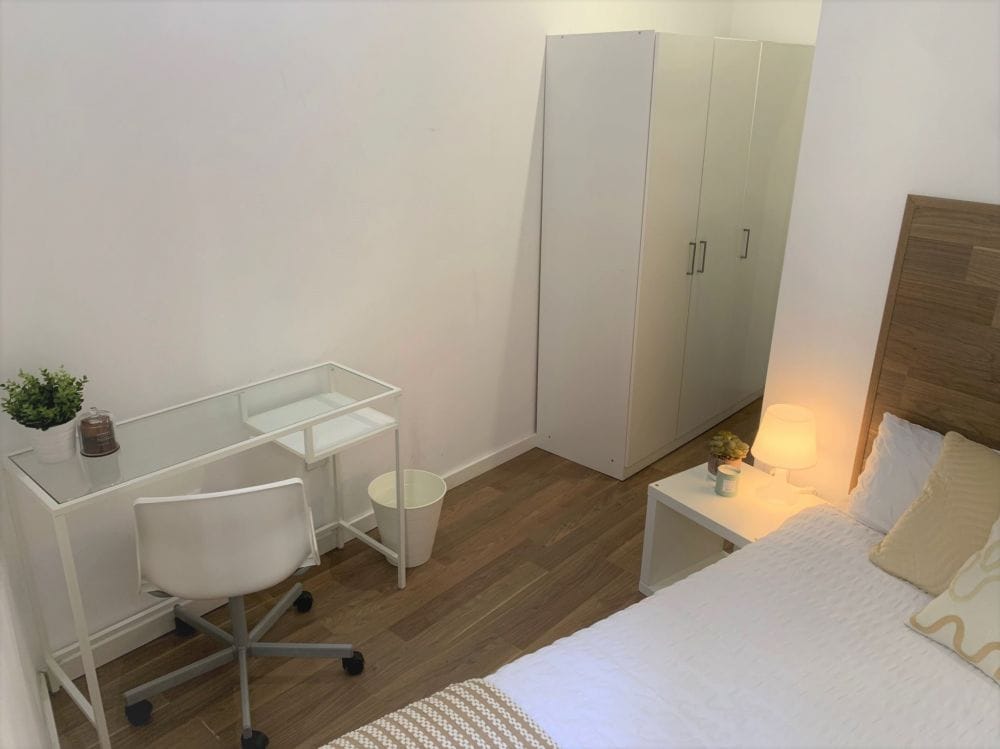 Cozy room in Valencia street