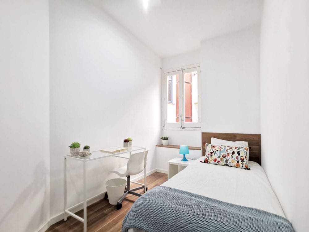 Charming room in the centre of Madrid