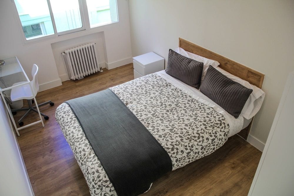 Very spacious room in Sol