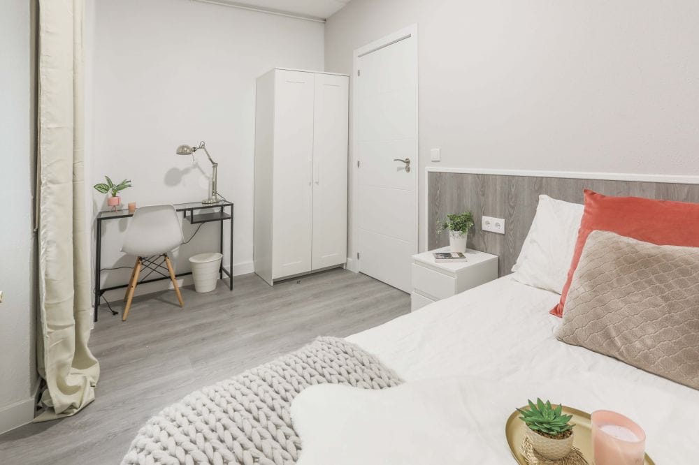 Well equipped room in Chamberí