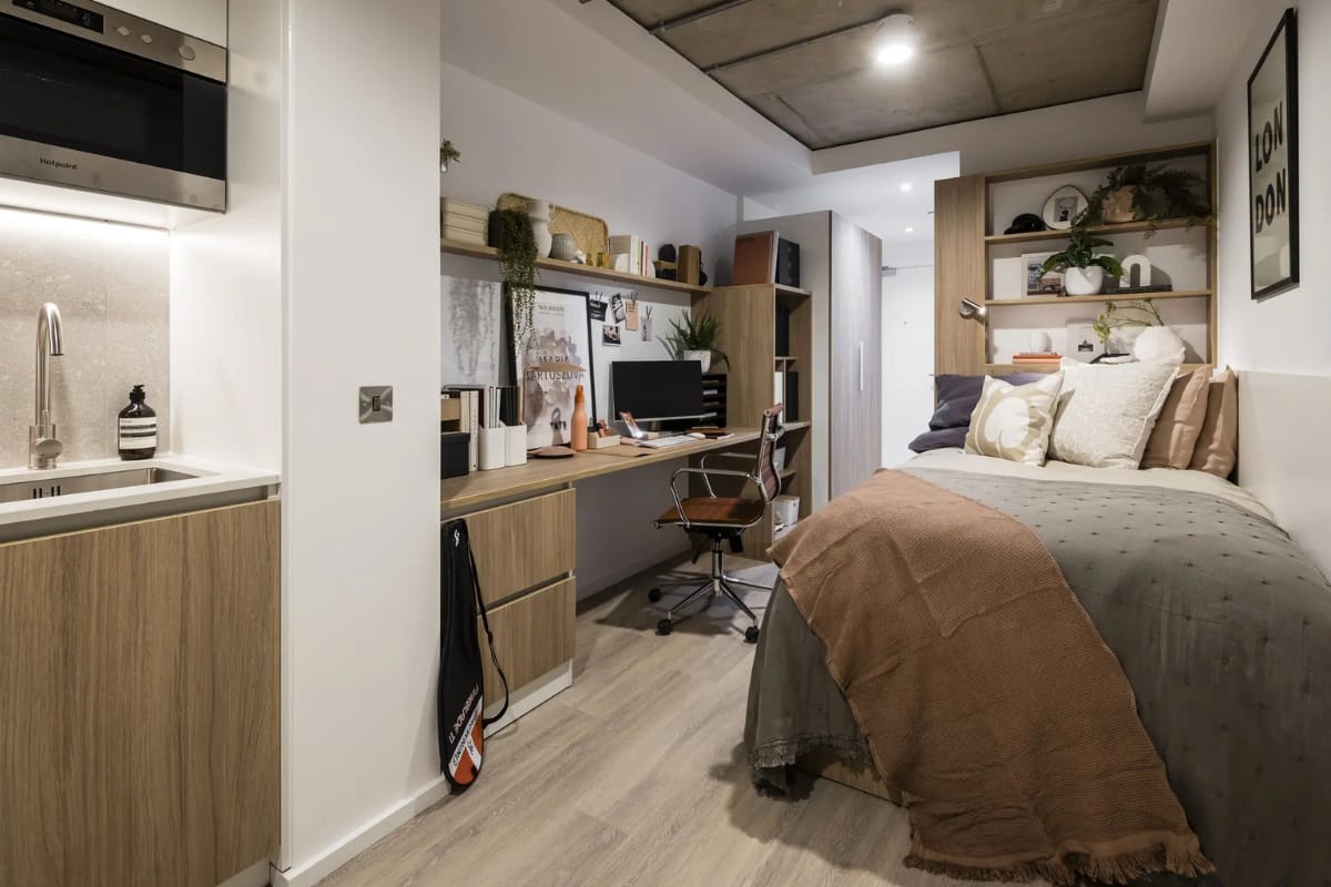 Silver Studio Upper Level 20