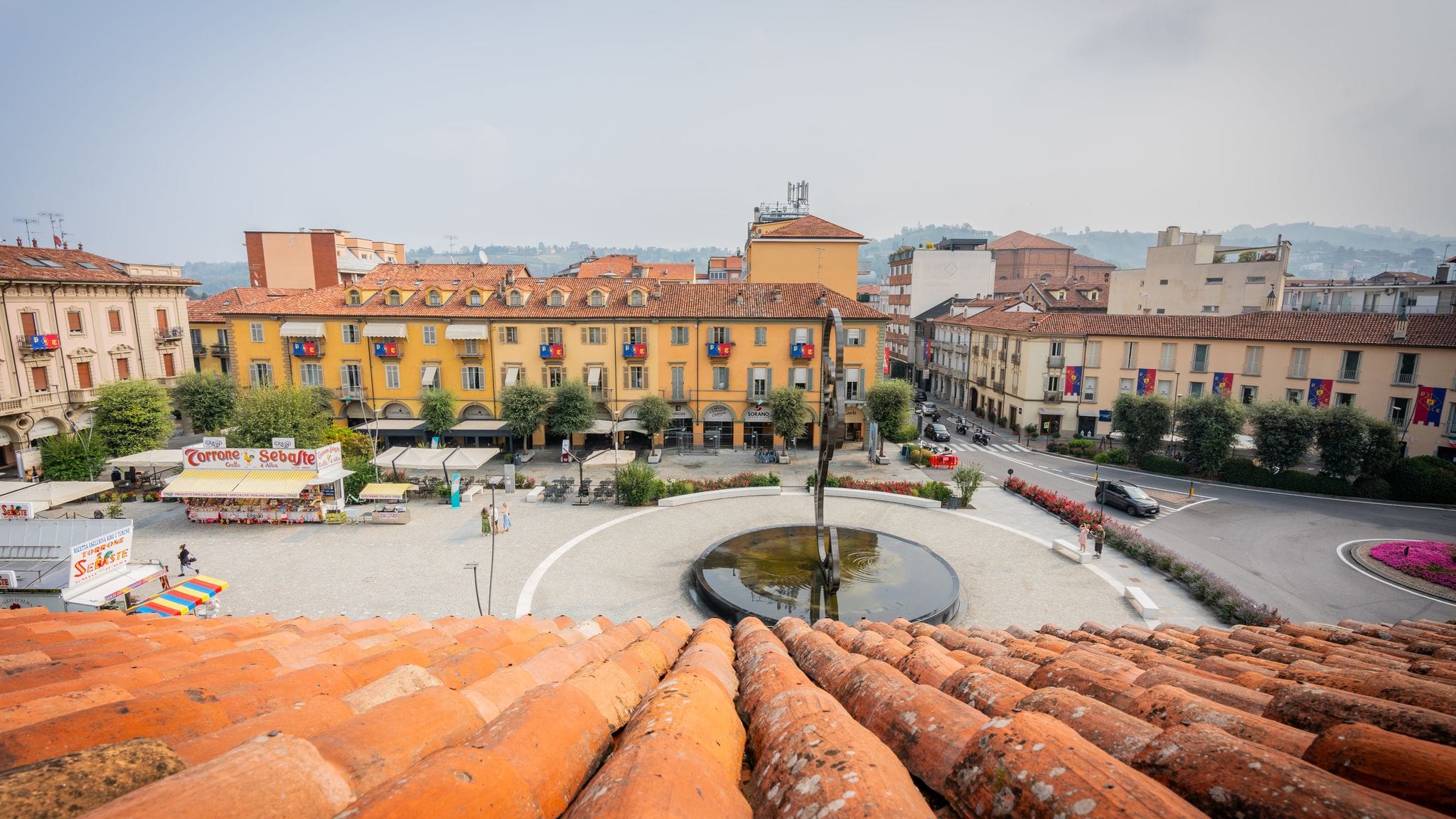 Piazza michele ferrero - sulla piazza centrale