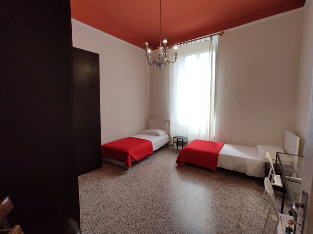 Student housing Florence: a room in a shared flat on Via del Bronzino