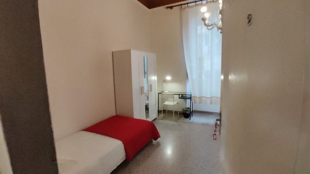 Shared room in Via del Bronzino