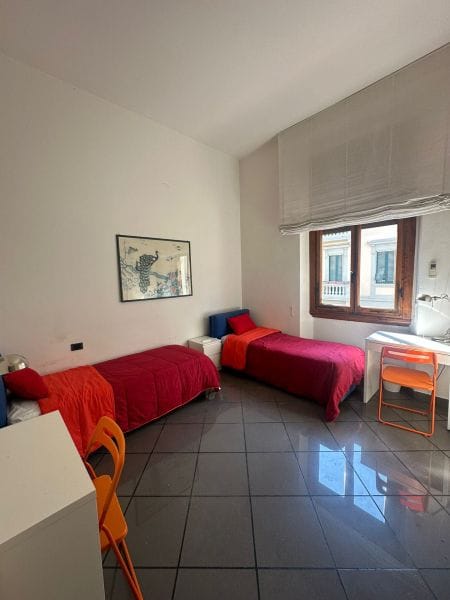 Spacious shared room in Via Giordano Bruno