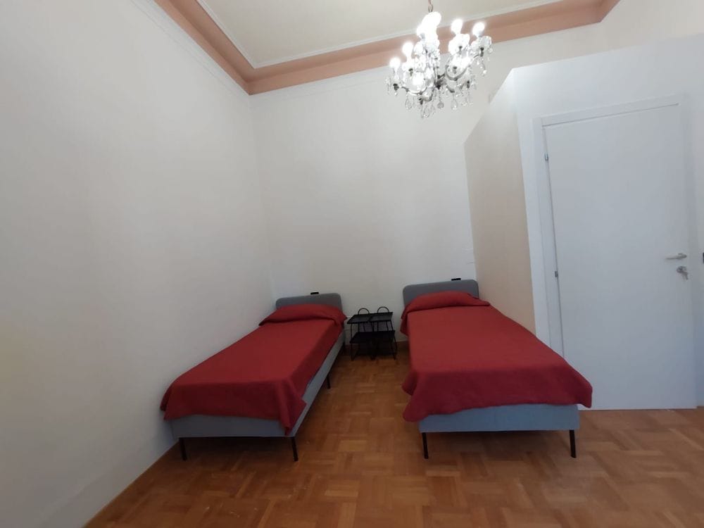 Spacious Shared room Via la Farina