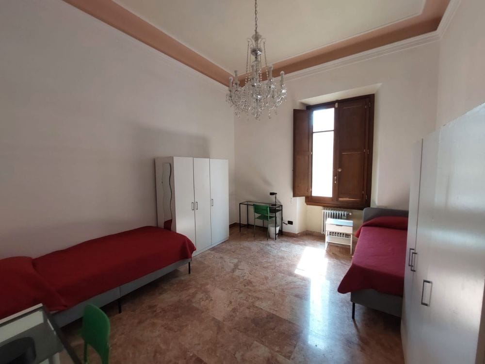Spacious Shared room Via la Farina