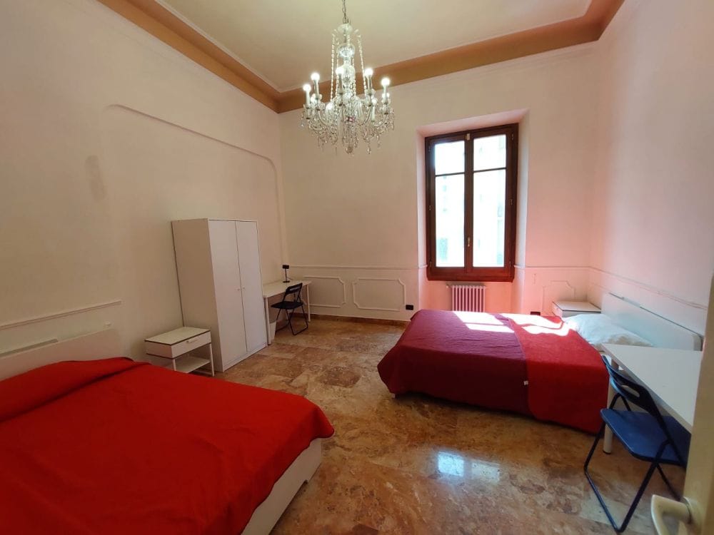 Spacious Shared room Via la Farina