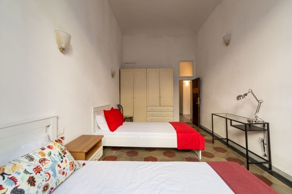 Charming shared room in Borgo Ognissanti