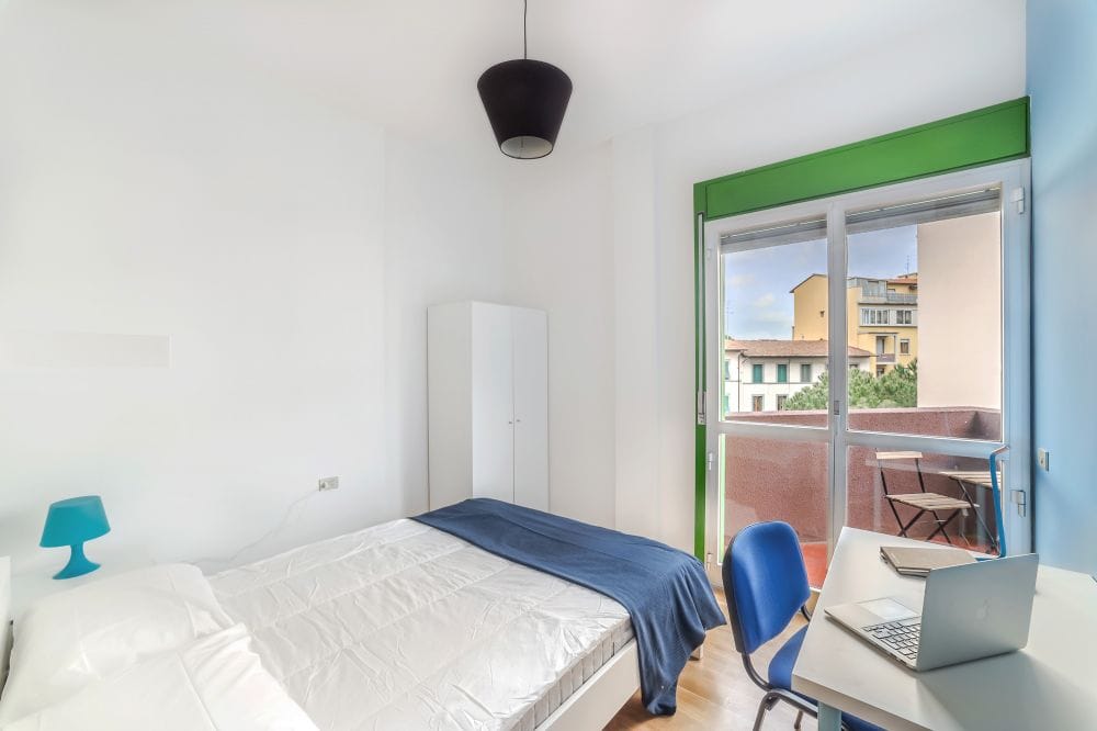 Room with balcony in Via Ponte All'Asse