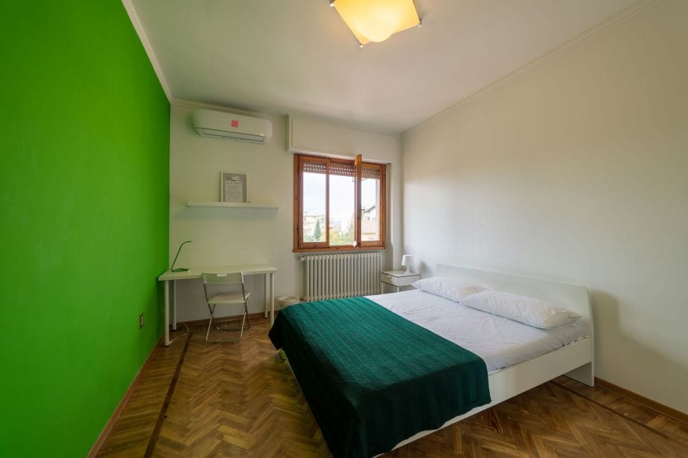Spacious room in Piazza Augusto Conti