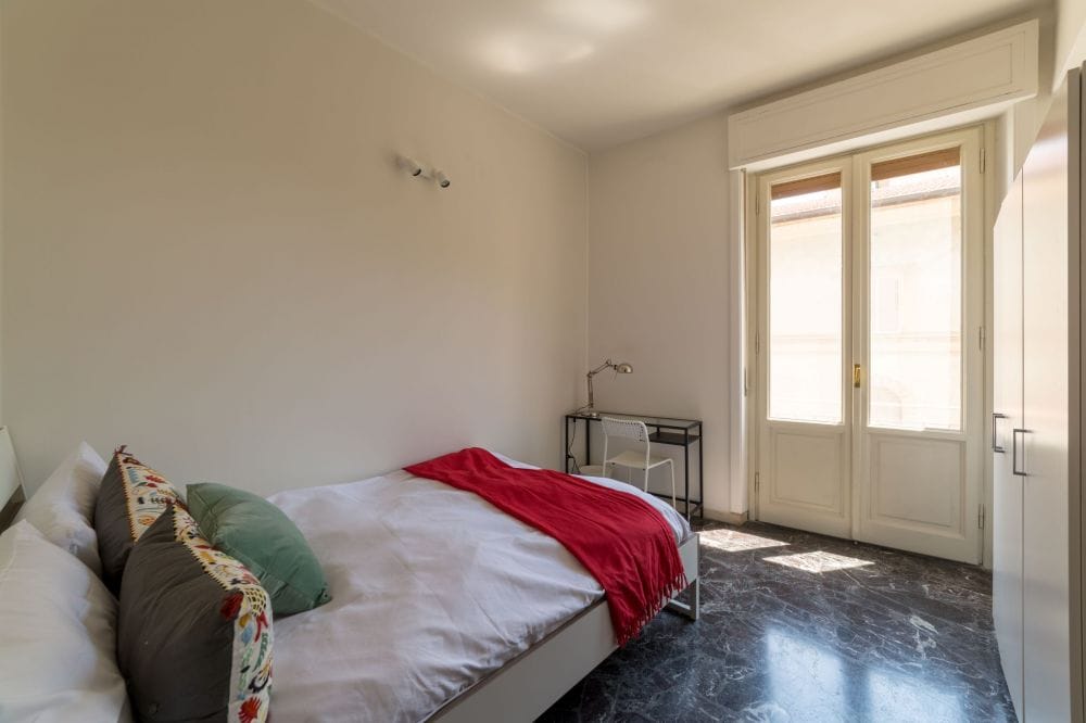 Large room in Viale Dei Mille