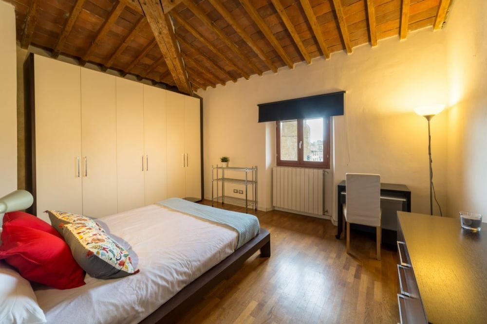 Large room in Via Ponte Alle Mosse